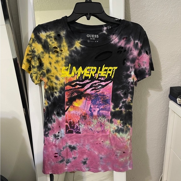 Guess graphic tee ❤️‍🔥 - Picture 1 of 5